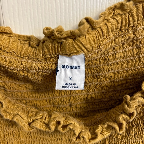 Yellow Puff sleeve, ruched top. Size small - Picture 2 of 2